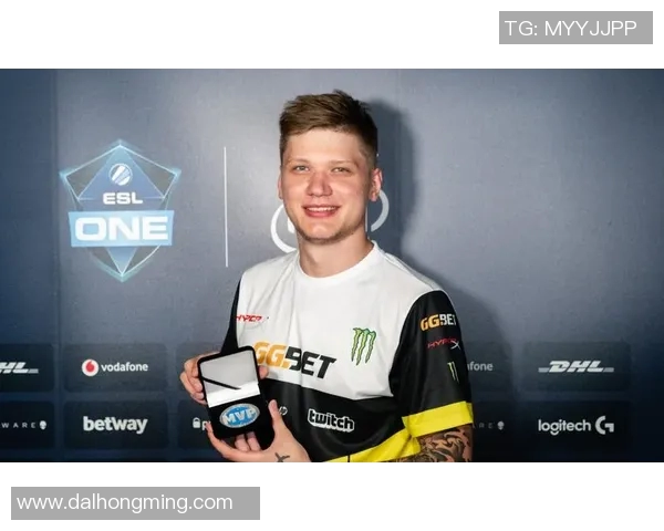 张伟的CSGO人生探秘：从新手到职业选手的心路历程与成长故事