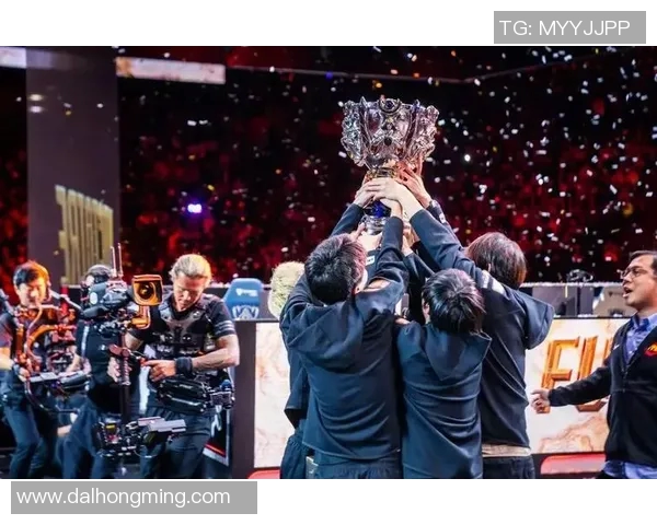 FPX精英赛之路:从挫折到辉煌的奋斗历程与团队精神 FPX精英赛之路:从挫折到辉煌的奋斗历程与团队精神