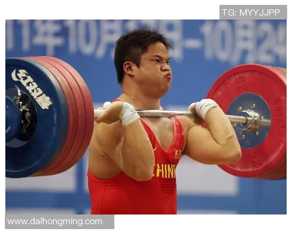 以举重运动员为核心探讨体育精神与训练挑战的多维度解析 以举重运动员为核心探讨体育精神与训练挑战的多维度解析